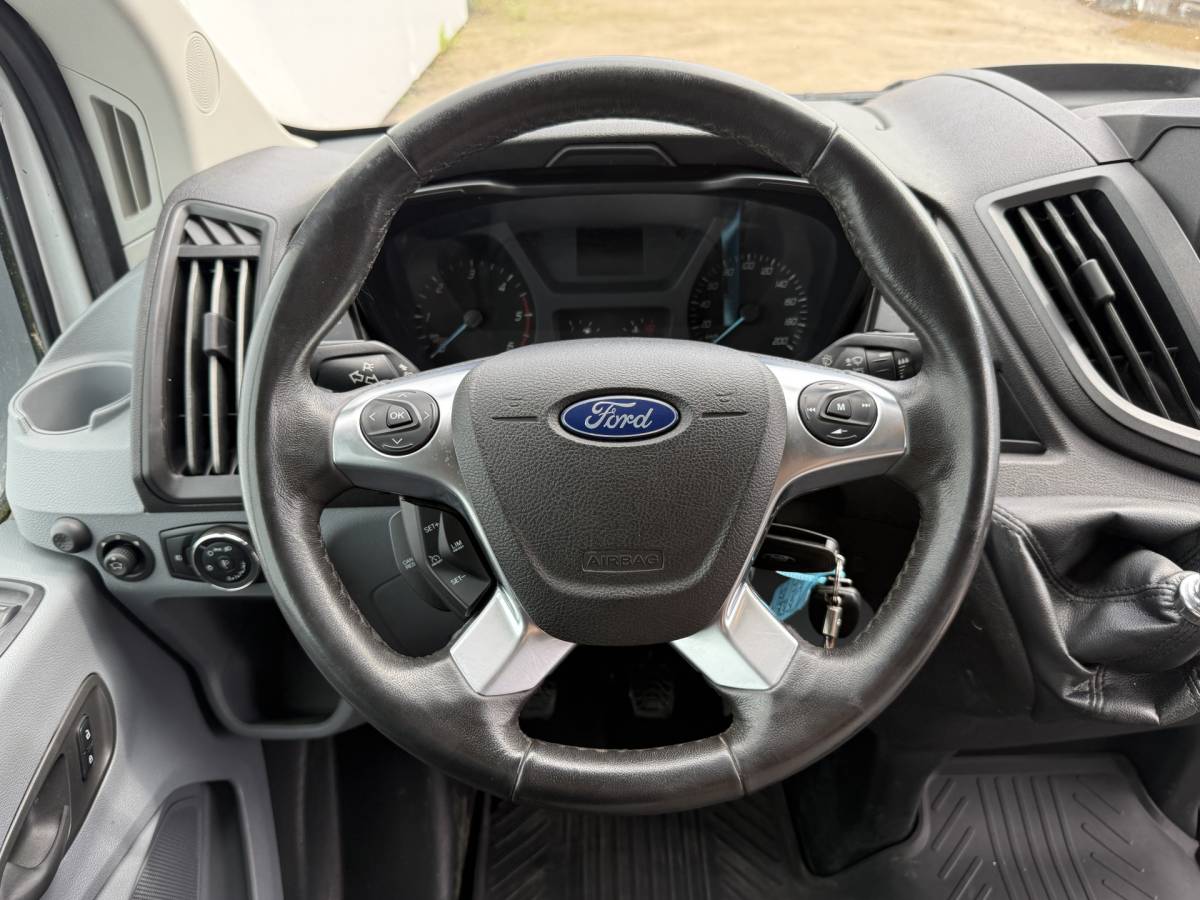 Ford Transit Ford Transit 2.0 TDCI 130PK L2H2 Airco Cruise Control Parkeersensoren Stoelverwarming Zwaailampen Kastwand Inbouw