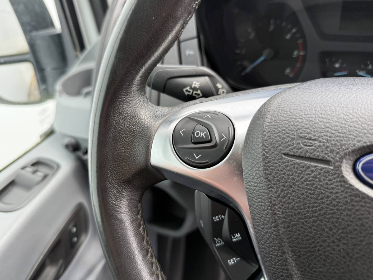 Ford Transit Ford Transit 2.0 TDCI 130PK L2H2 Airco Cruise Control Parkeersensoren Stoelverwarming Zwaailampen Kastwand Inbouw