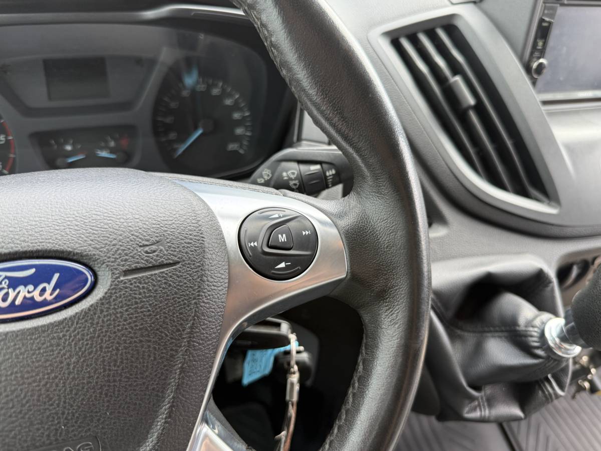 Ford Transit Ford Transit 2.0 TDCI 130PK L2H2 Airco Cruise Control Parkeersensoren Stoelverwarming Zwaailampen Kastwand Inbouw