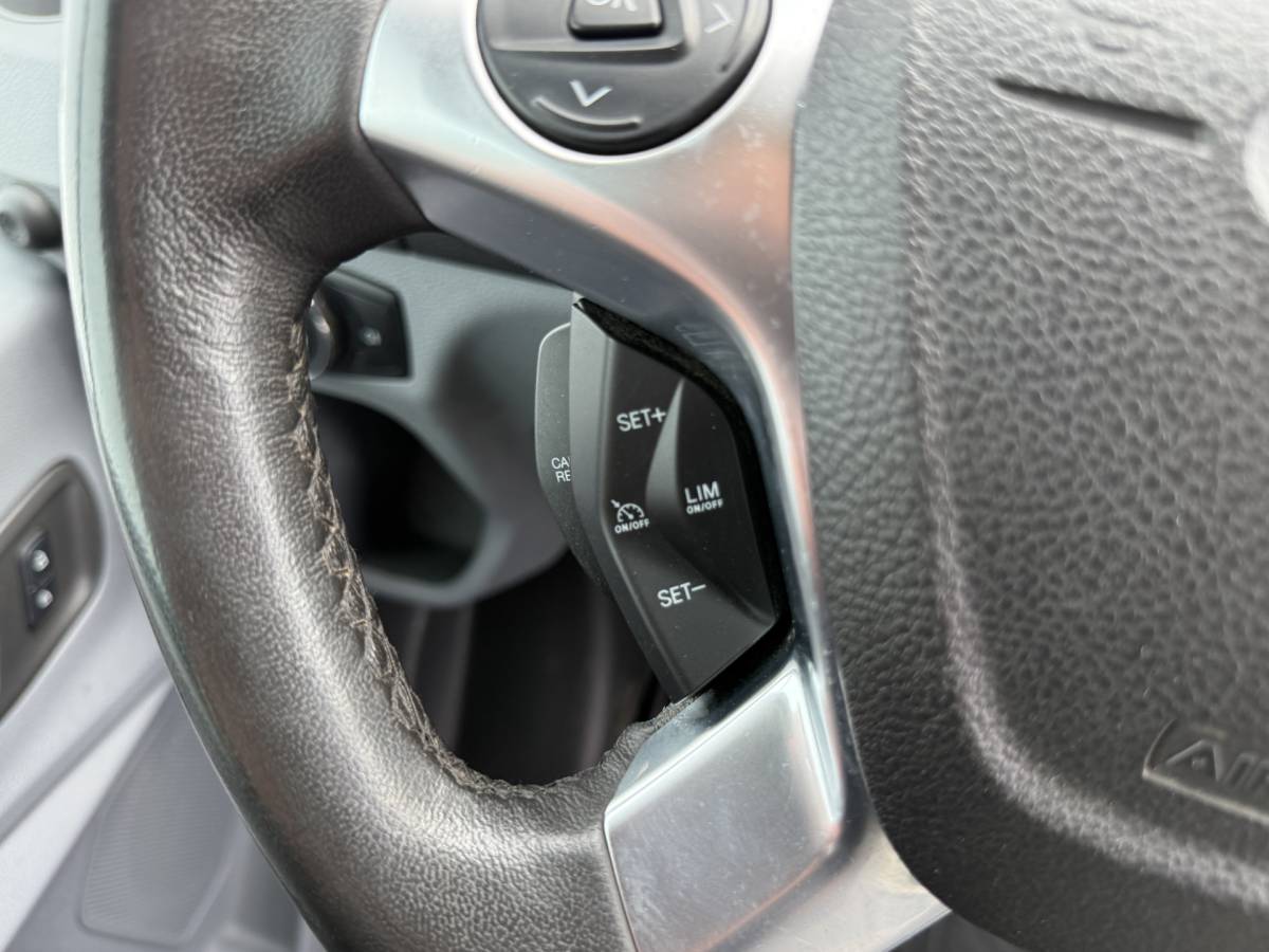 Ford Transit Ford Transit 2.0 TDCI 130PK L2H2 Airco Cruise Control Parkeersensoren Stoelverwarming Zwaailampen Kastwand Inbouw