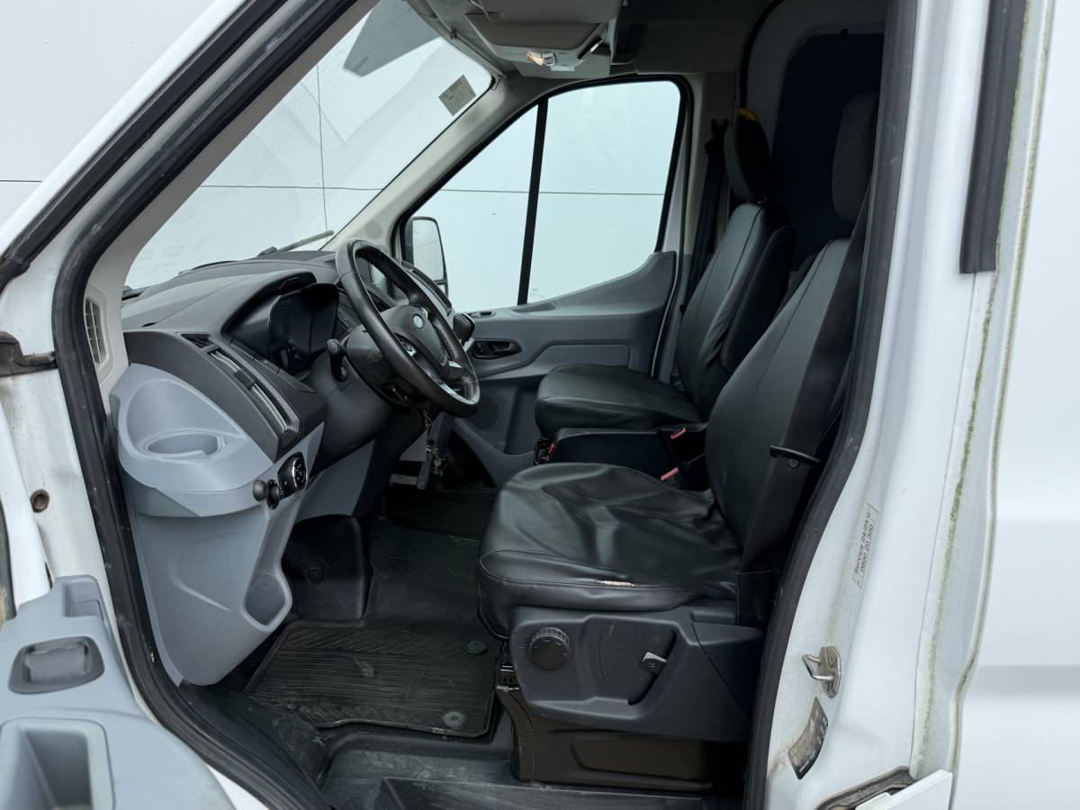 Ford Transit Ford Transit 2.0 TDCI 130PK L2H2 Airco Cruise Control Parkeersensoren Stoelverwarming Zwaailampen Kastwand Inbouw