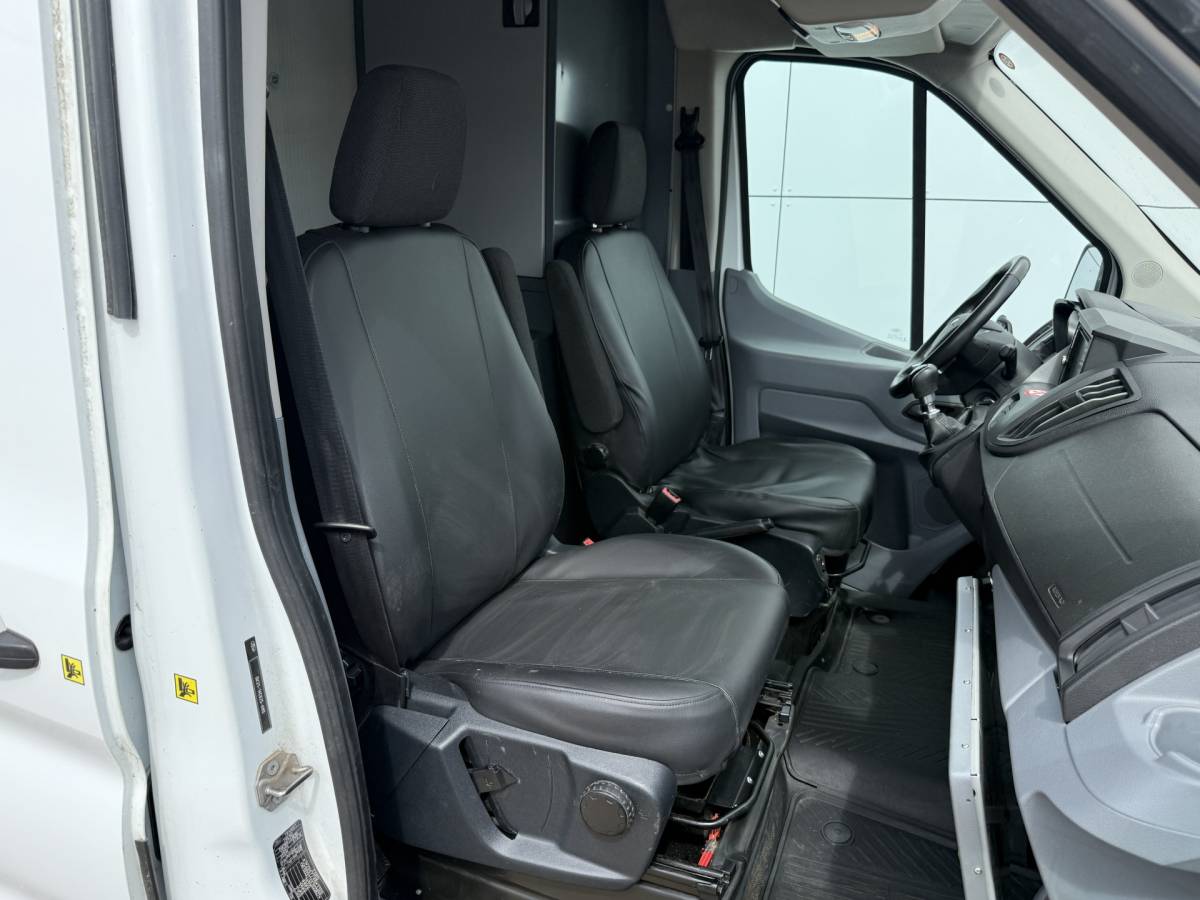 Ford Transit Ford Transit 2.0 TDCI 130PK L2H2 Airco Cruise Control Parkeersensoren Stoelverwarming Zwaailampen Kastwand Inbouw