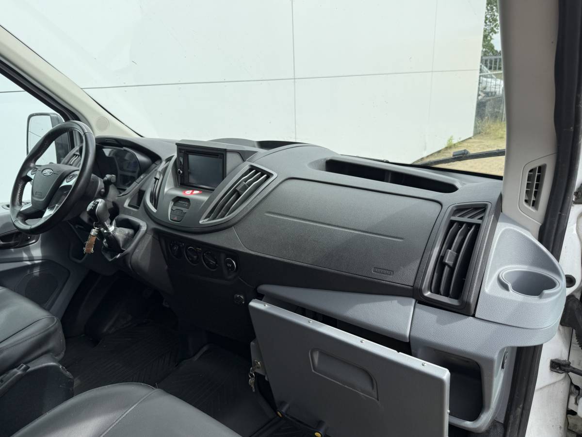 Ford Transit Ford Transit 2.0 TDCI 130PK L2H2 Airco Cruise Control Parkeersensoren Stoelverwarming Zwaailampen Kastwand Inbouw