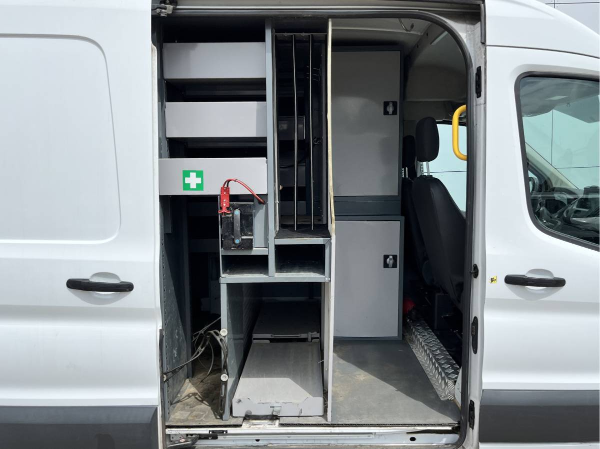 Ford Transit Ford Transit 2.0 TDCI 130PK L2H2 Airco Cruise Control Parkeersensoren Stoelverwarming Zwaailampen Kastwand Inbouw