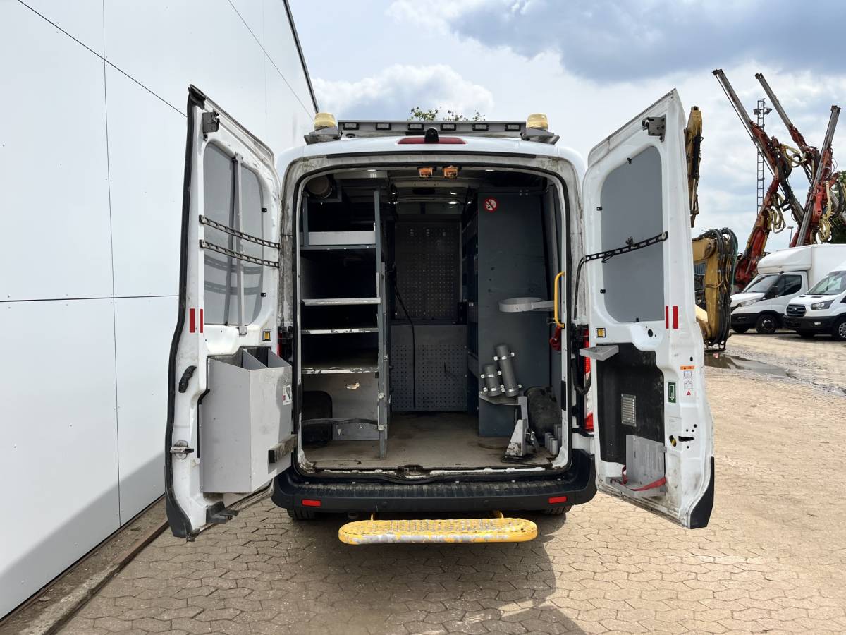 Ford Transit Ford Transit 2.0 TDCI 130PK L2H2 Airco Cruise Control Parkeersensoren Stoelverwarming Zwaailampen Kastwand Inbouw