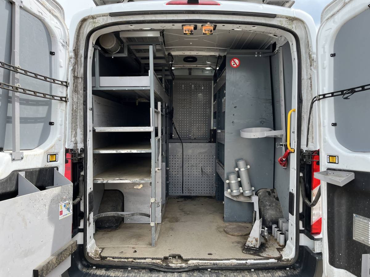 Ford Transit Ford Transit 2.0 TDCI 130PK L2H2 Airco Cruise Control Parkeersensoren Stoelverwarming Zwaailampen Kastwand Inbouw