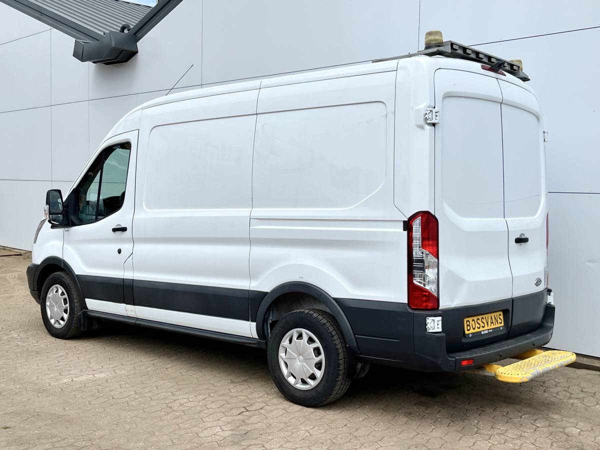 Ford Transit Ford Transit 2.0 TDCI 130PK L2H2 Airco Cruise Control Parkeersensoren Stoelverwarming Zwaailampen Kastwand Inbouw