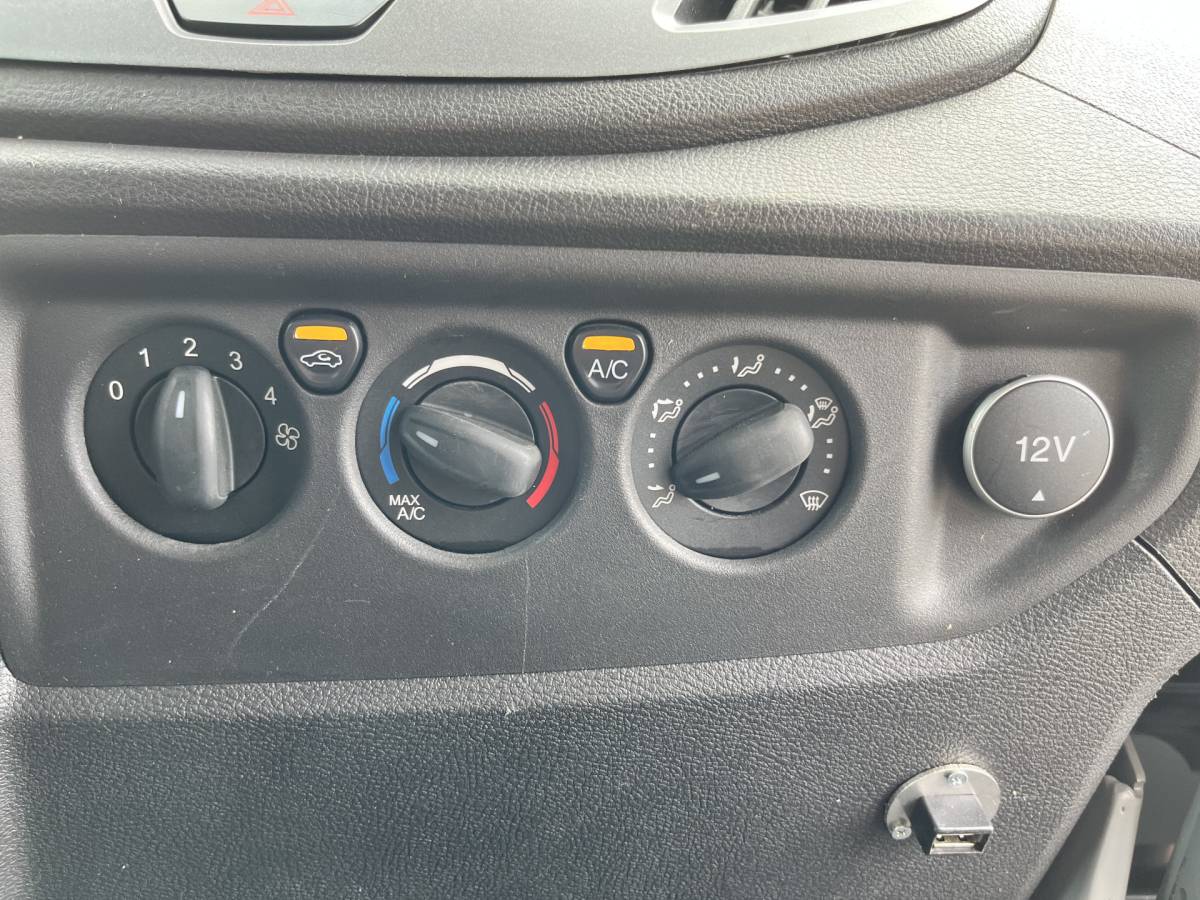 Ford Transit Ford Transit 2.0 TDCI 130PK L2H2 Airco Cruise Control Parkeersensoren Stoelverwarming Zwaailampen Kastwand Inbouw