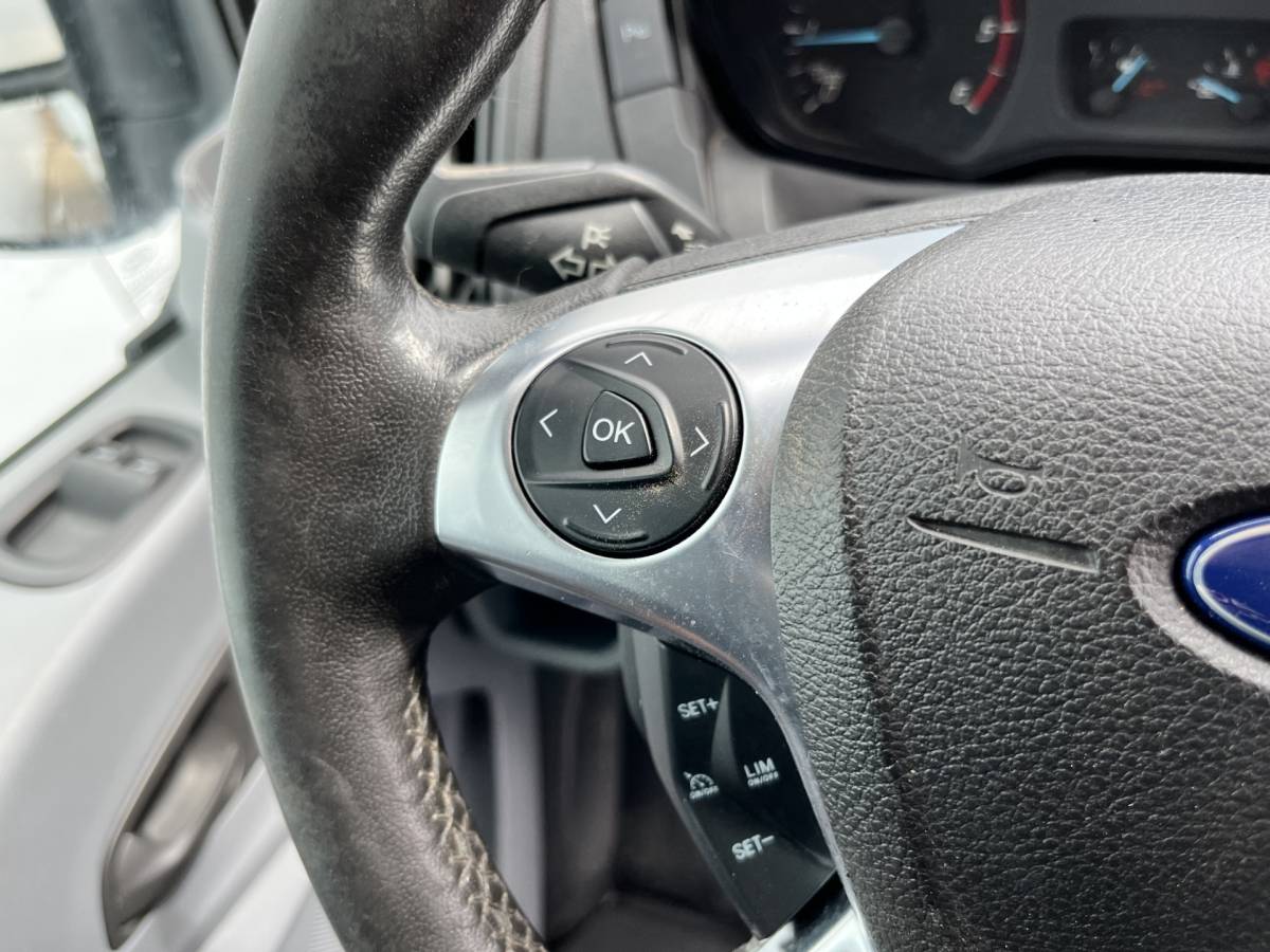 Ford Transit Ford Transit 2.0 TDCI 130PK L2H2 Airco Cruise Control Parkeersensoren Stoelverwarming Zwaailampen Kastwand Inbouw