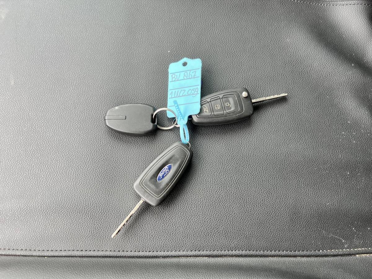 Ford Transit Ford Transit 2.0 TDCI 130PK L2H2 Airco Cruise Control Parkeersensoren Stoelverwarming Zwaailampen Kastwand Inbouw
