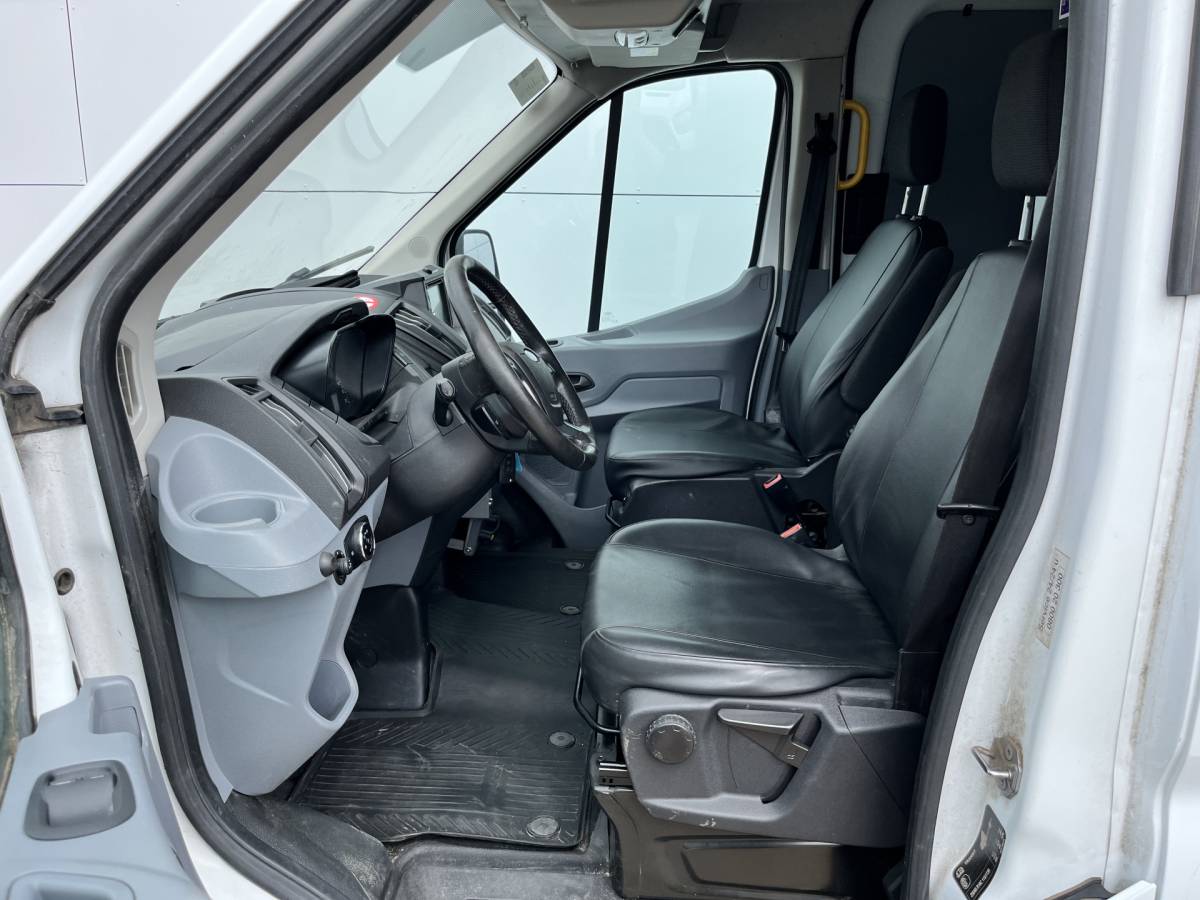 Ford Transit Ford Transit 2.0 TDCI 130PK L2H2 Airco Cruise Control Parkeersensoren Stoelverwarming Zwaailampen Kastwand Inbouw