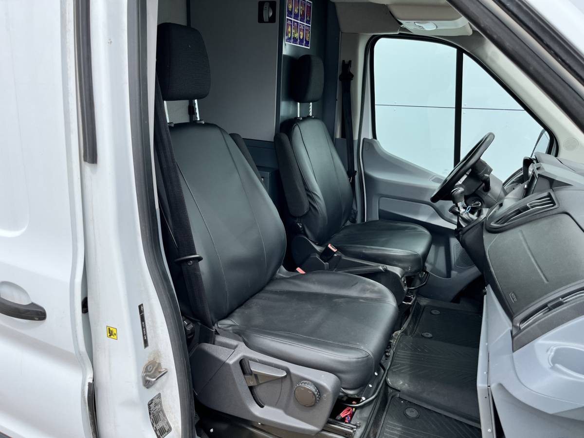 Ford Transit Ford Transit 2.0 TDCI 130PK L2H2 Airco Cruise Control Parkeersensoren Stoelverwarming Zwaailampen Kastwand Inbouw