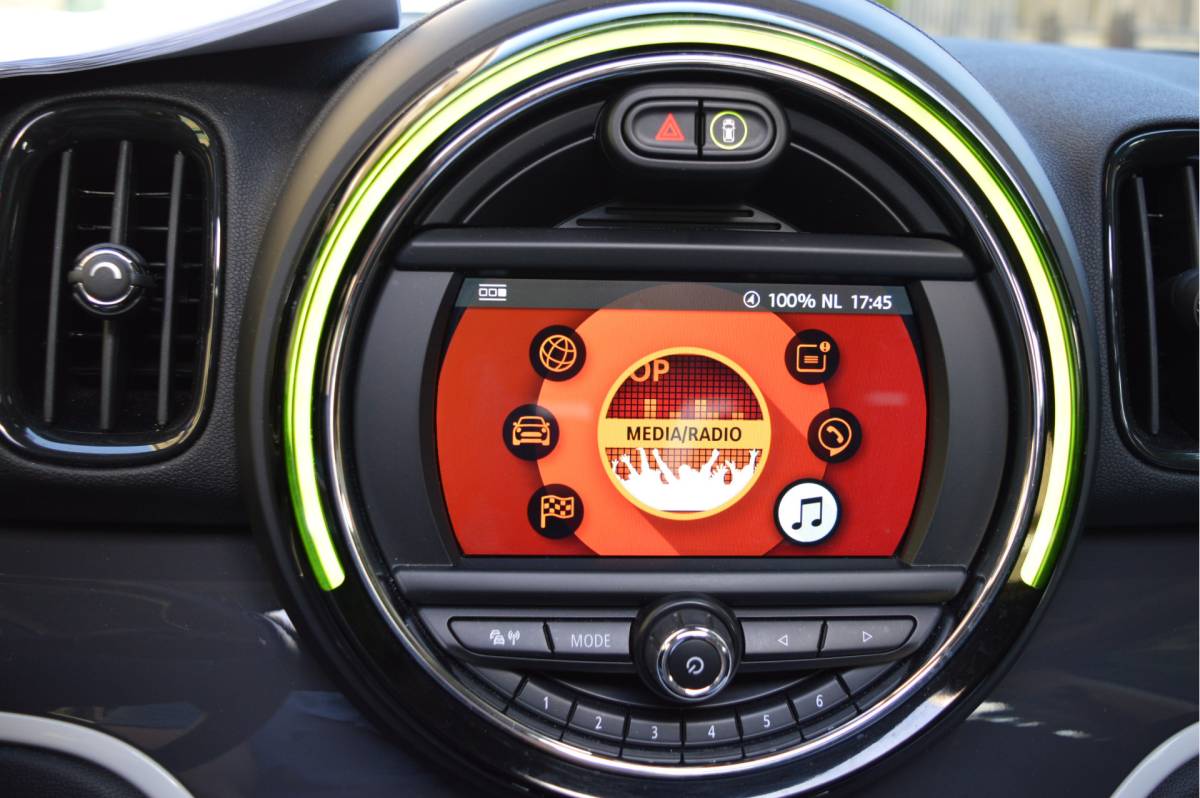 MINI Countryman MINI Mini Countryman 1.5 Cooper S PHEV ALL4 Chili  / Panoramadak / Apple,android / Sportinterieur / Led verlichting / Enz.