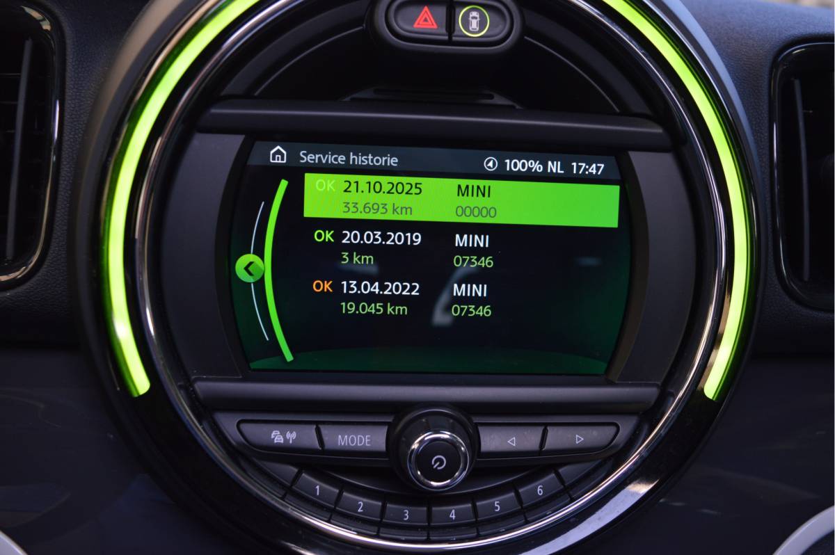 MINI Countryman MINI Mini Countryman 1.5 Cooper S PHEV ALL4 Chili  / Panoramadak / Apple,android / Sportinterieur / Led verlichting / Enz.