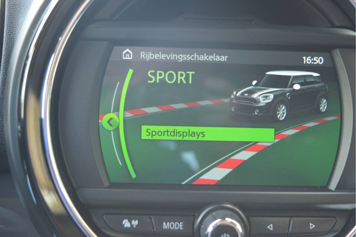 MINI Countryman MINI Mini Countryman 1.5 Cooper S PHEV ALL4 Chili  / Panoramadak / Apple,android / Sportinterieur / Led verlichting / Enz.
