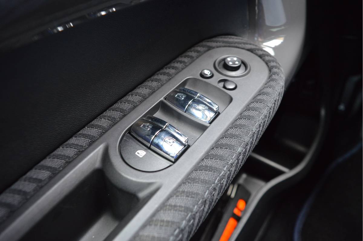MINI Countryman MINI Mini Countryman 1.5 Cooper S PHEV ALL4 Chili  / Panoramadak / Apple,android / Sportinterieur / Led verlichting / Enz.