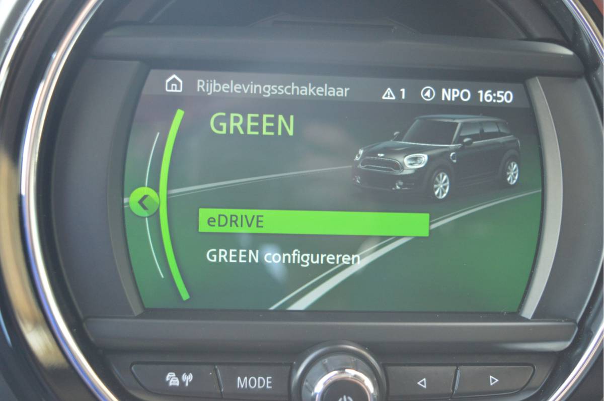MINI Countryman MINI Mini Countryman 1.5 Cooper S PHEV ALL4 Chili  / Panoramadak / Apple,android / Sportinterieur / Led verlichting / Enz.