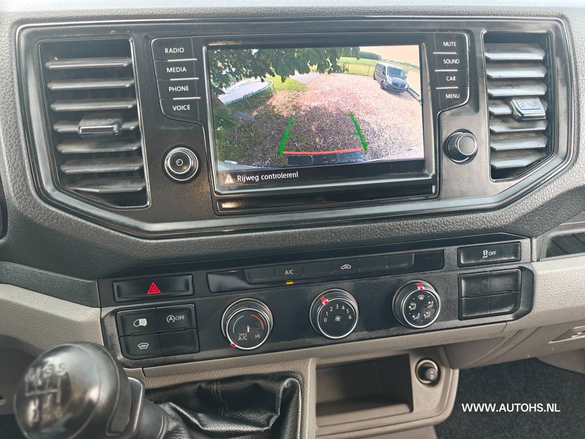 Volkswagen Crafter Volkswagen Crafter 35 2.0 TDI L3H3 EL Highline , Apk 8-2027 , Euro 6 , 1e Eig. 3000 KG trekkracht , Lage km , cruise , camera.