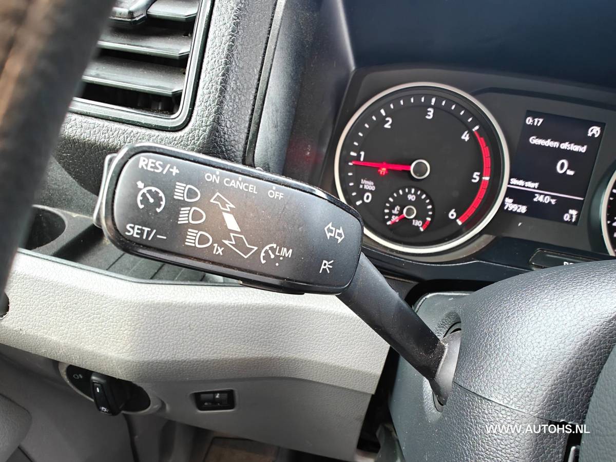 Volkswagen Crafter Volkswagen Crafter 35 2.0 TDI L3H3 EL Highline , Apk 8-2027 , Euro 6 , 1e Eig. 3000 KG trekkracht , Lage km , cruise , camera.