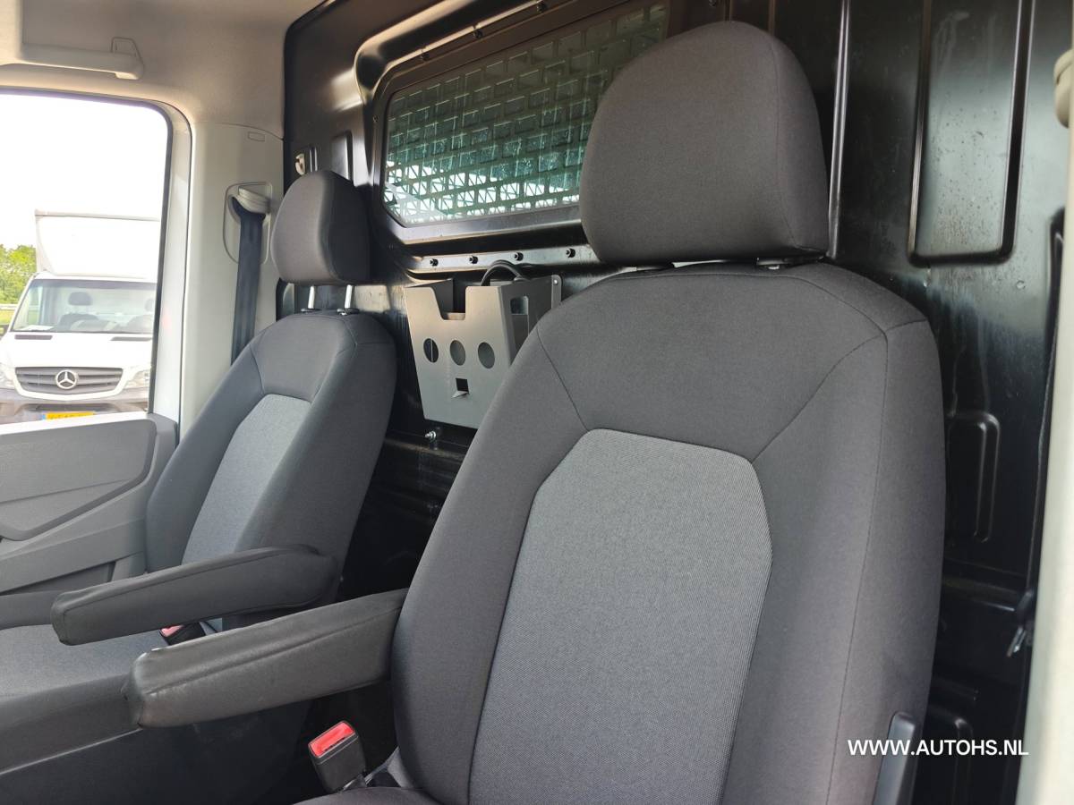 Volkswagen Crafter Volkswagen Crafter 35 2.0 TDI L3H3 EL Highline , Apk 8-2027 , Euro 6 , 1e Eig. 3000 KG trekkracht , Lage km , cruise , camera.