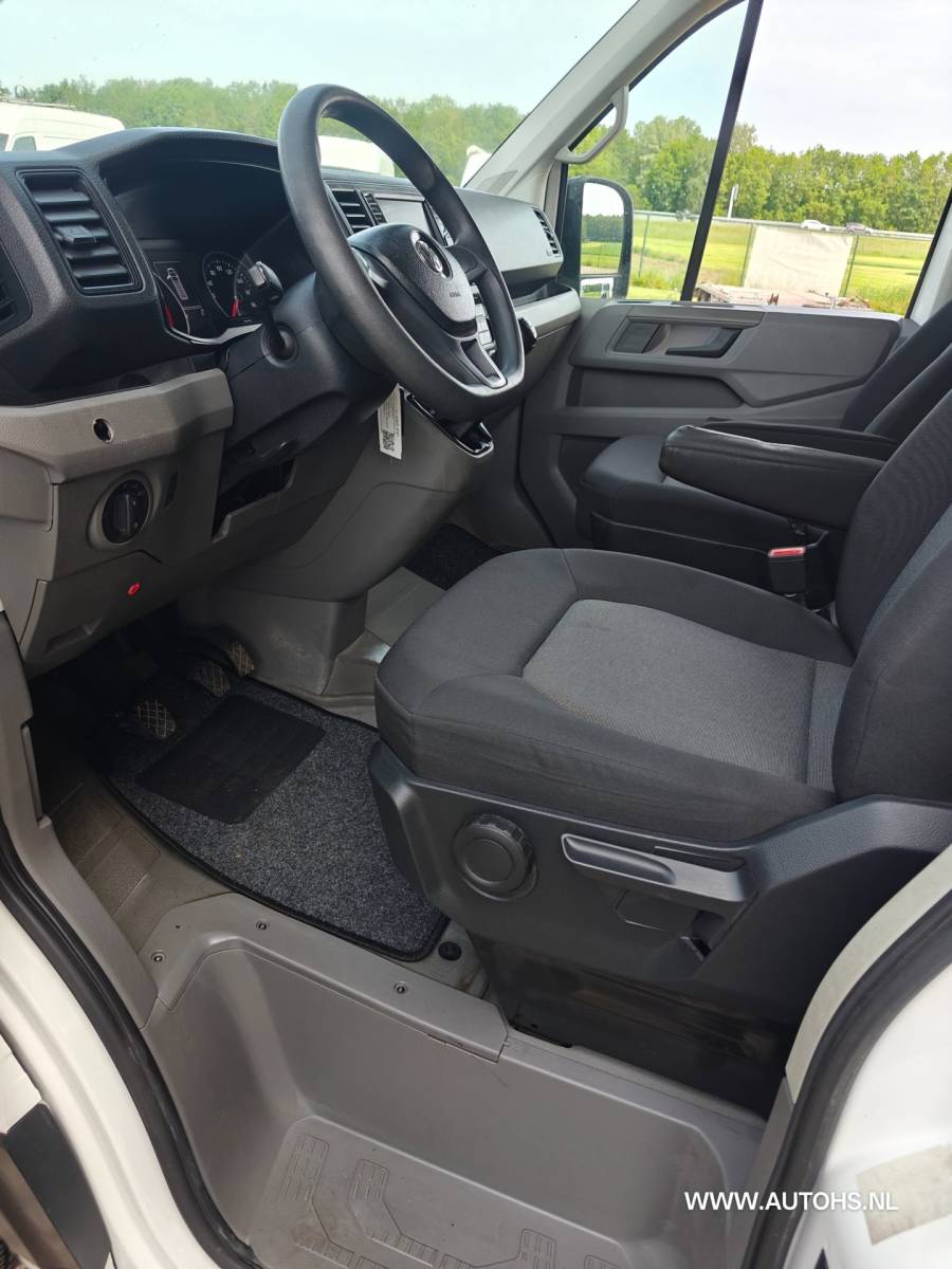 Volkswagen Crafter Volkswagen Crafter 35 2.0 TDI L3H3 EL Highline , Apk 8-2027 , Euro 6 , 1e Eig. 3000 KG trekkracht , Lage km , cruise , camera.
