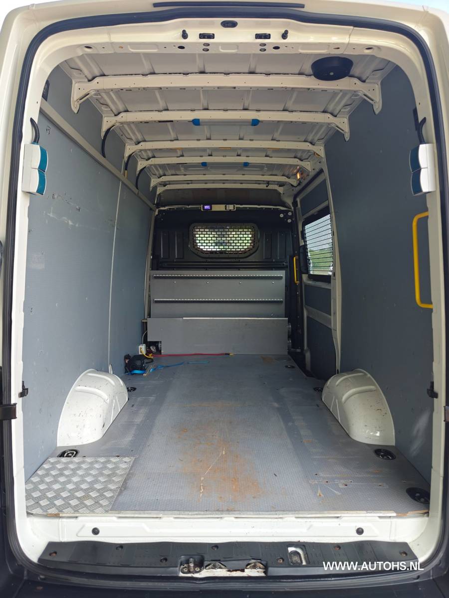 Volkswagen Crafter Volkswagen Crafter 35 2.0 TDI L3H3 EL Highline , Apk 8-2027 , Euro 6 , 1e Eig. 3000 KG trekkracht , Lage km , cruise , camera.