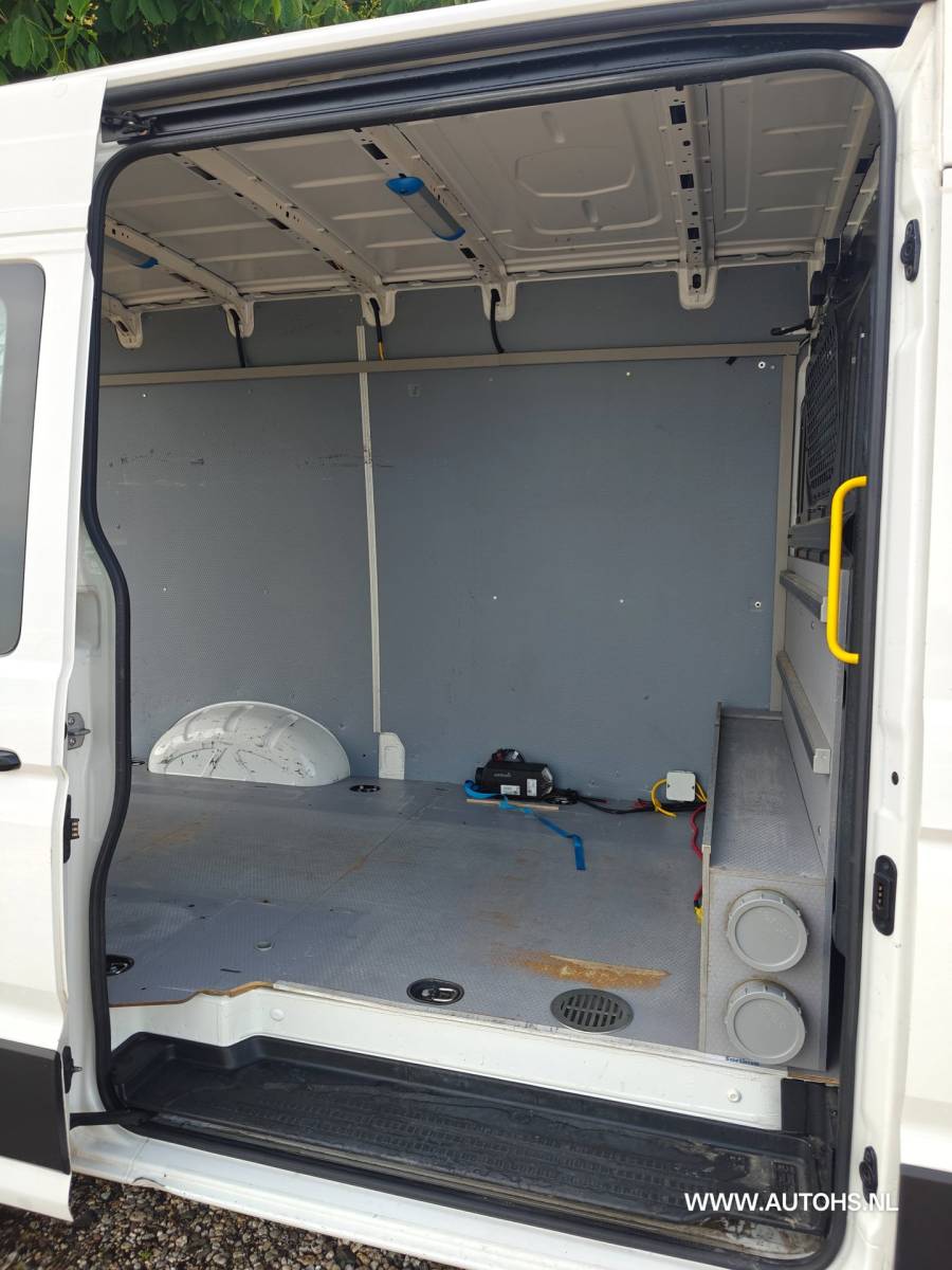 Volkswagen Crafter Volkswagen Crafter 35 2.0 TDI L3H3 EL Highline , Apk 8-2027 , Euro 6 , 1e Eig. 3000 KG trekkracht , Lage km , cruise , camera.