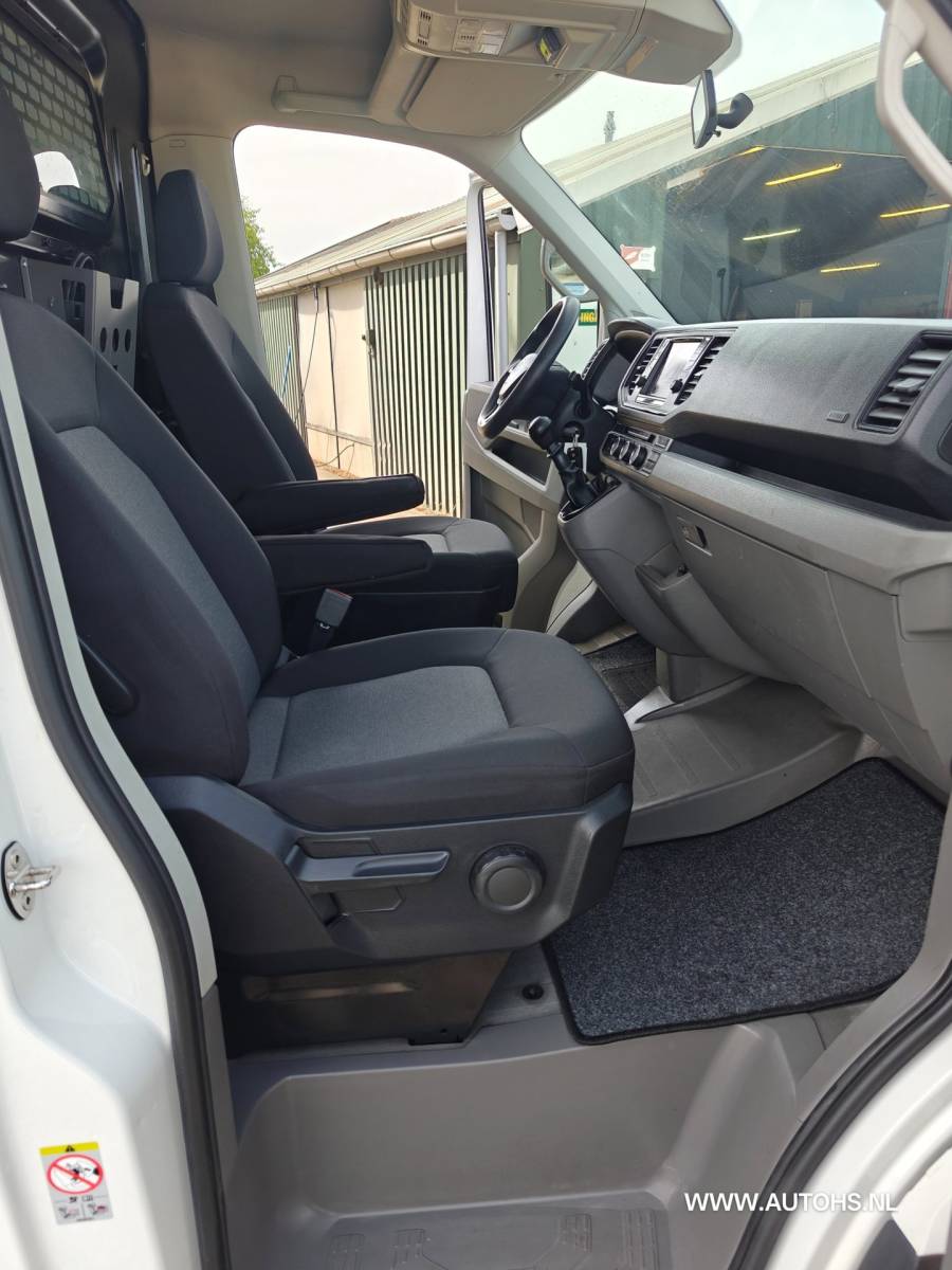 Volkswagen Crafter Volkswagen Crafter 35 2.0 TDI L3H3 EL Highline , Apk 8-2027 , Euro 6 , 1e Eig. 3000 KG trekkracht , Lage km , cruise , camera.