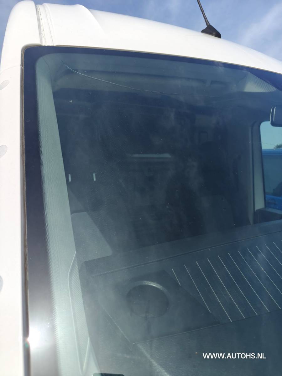 Volkswagen Crafter Volkswagen Crafter 35 2.0 TDI L3H3 EL Highline , Apk 8-2027 , Euro 6 , 1e Eig. 3000 KG trekkracht , Lage km , cruise , camera.