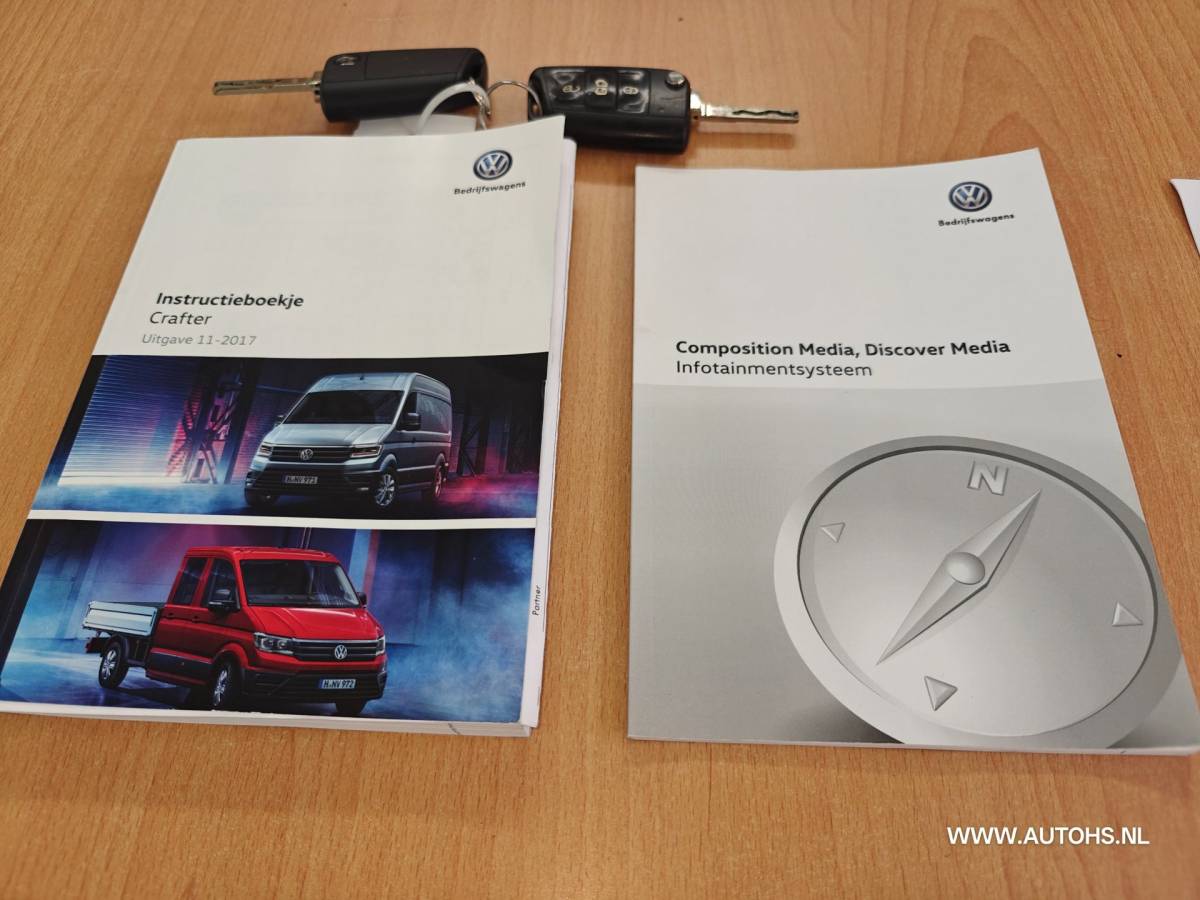 Volkswagen Crafter Volkswagen Crafter 35 2.0 TDI L3H3 EL Highline , Apk 8-2027 , Euro 6 , 1e Eig. 3000 KG trekkracht , Lage km , cruise , camera.