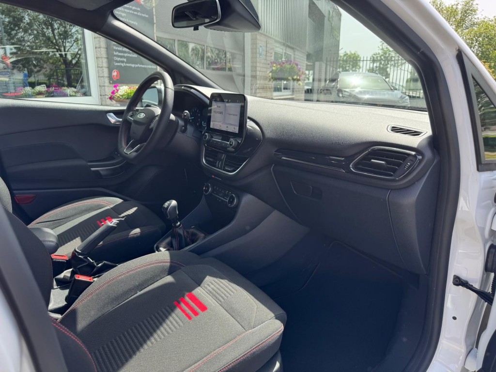 Ford Fiesta Ford Fiesta 1.0 Ecoboost Hybrid ST-line Origineel NL! Winterpakket Carplay Led Cruise Laneassist