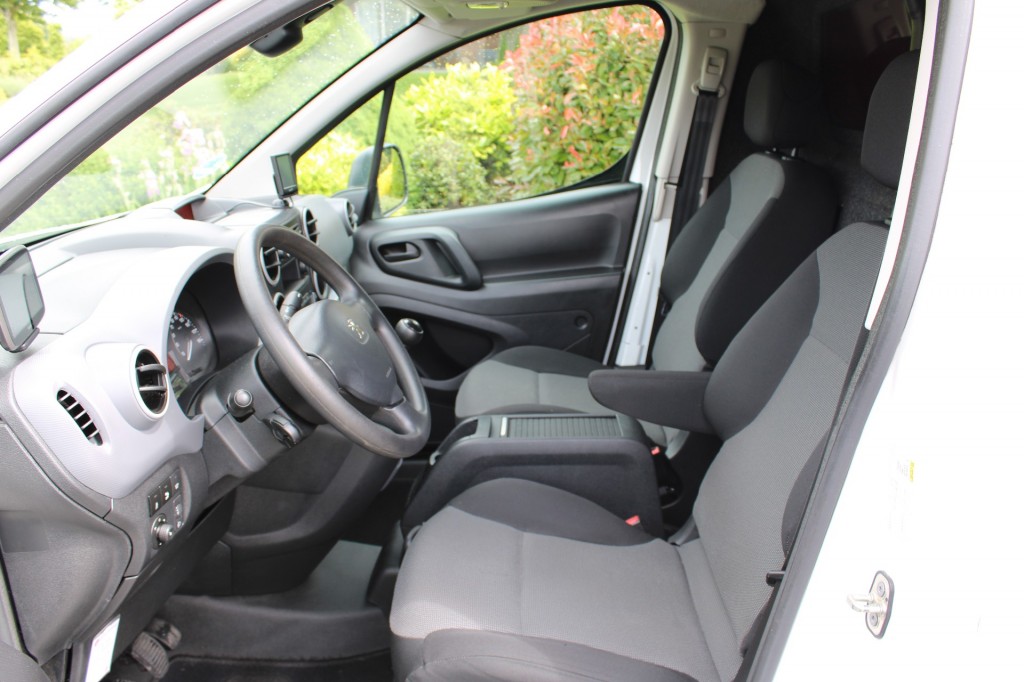 Peugeot Partner Peugeot Partner 122 1.6HDI 99pk Premium Bestel L1 airco/cruise/navi/trekhaak