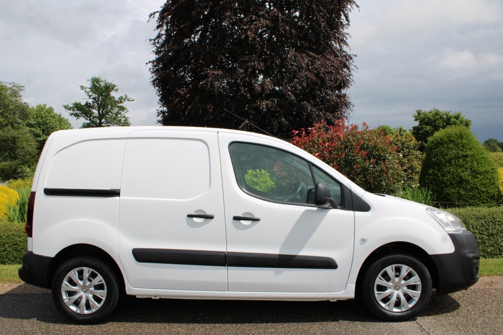 Peugeot Partner Peugeot Partner 122 1.6HDI 99pk Premium Bestel L1 airco/cruise/navi/trekhaak