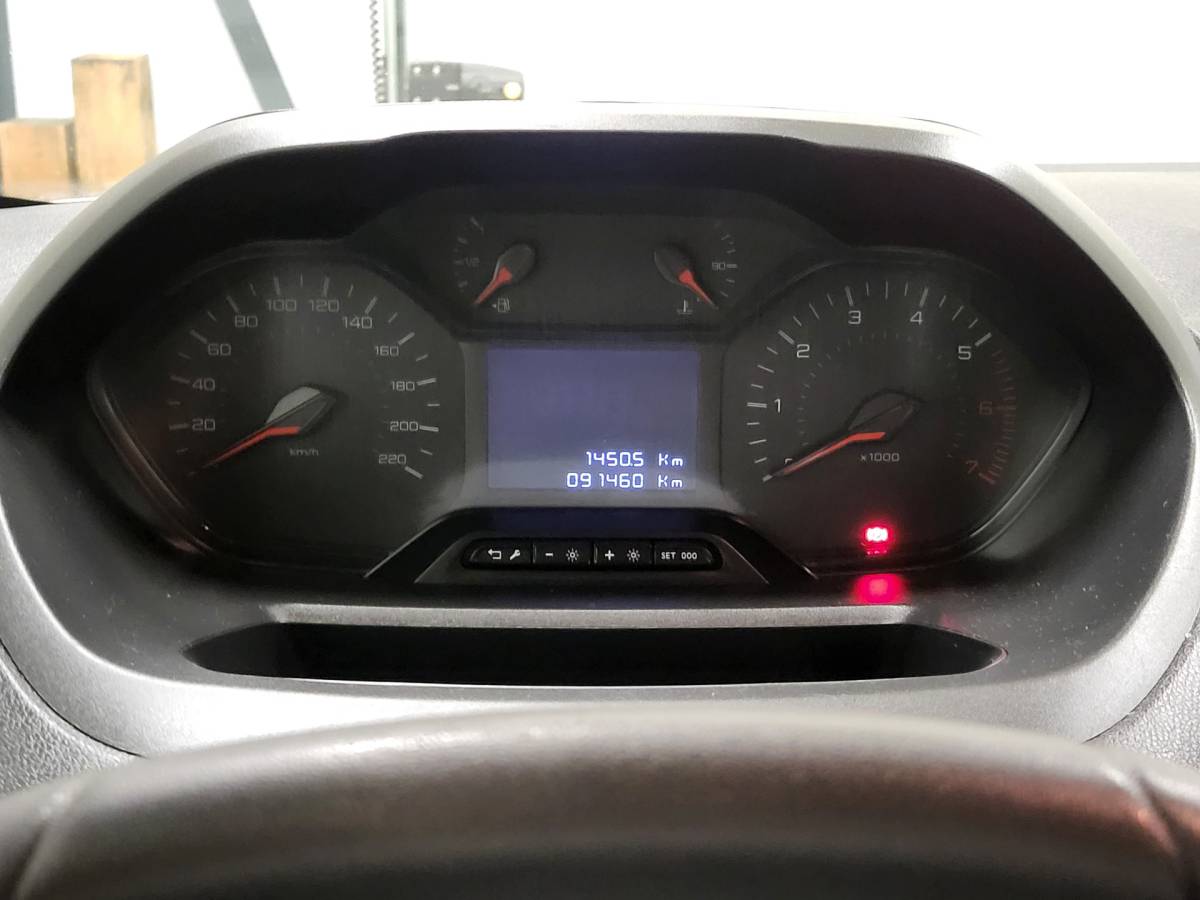 Peugeot Partner Peugeot Partner 1.2PureTech 111pk Benzine!