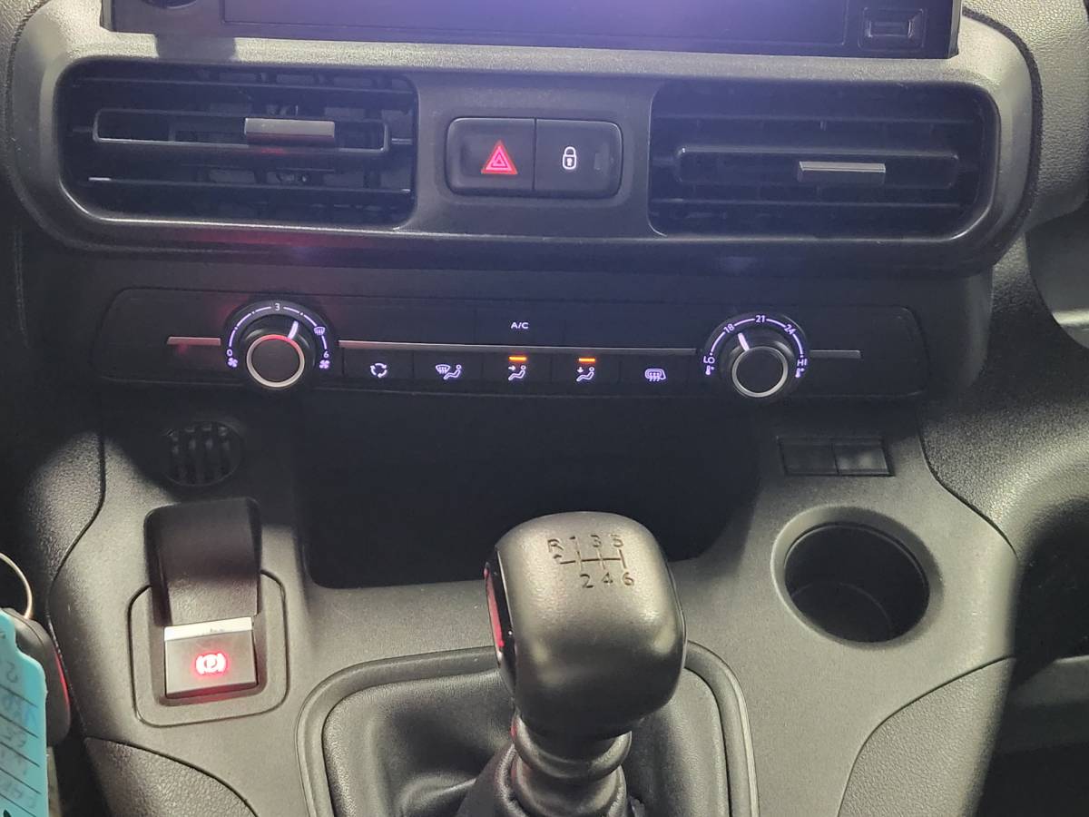 Peugeot Partner Peugeot Partner 1.2PureTech 111pk Benzine!
