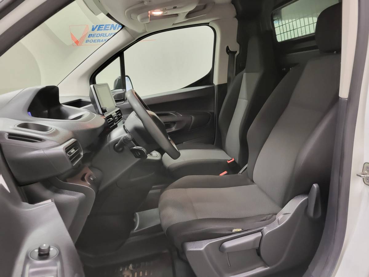 Peugeot Partner Peugeot Partner 1.2PureTech 111pk Benzine!