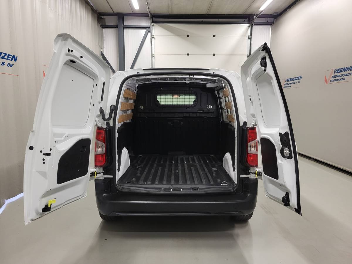 Peugeot Partner Peugeot Partner 1.2PureTech 111pk Benzine!