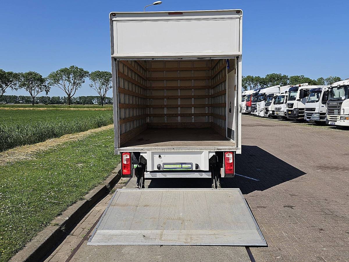 Volkswagen Crafter VOLKSWAGEN CRAFTER 35 2.0 bakwagen laadklep!
