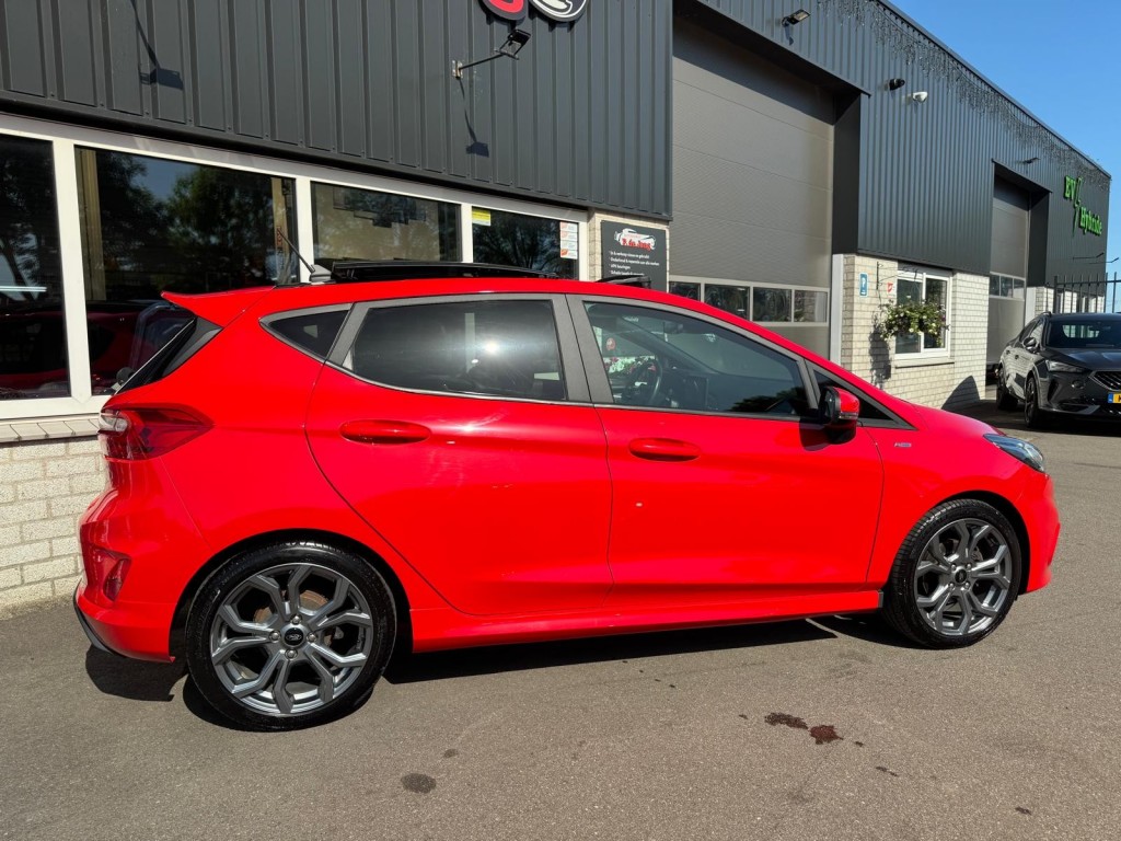 Ford Fiesta Ford Fiesta 1.0 Ecoboost ST-Line Panoramadak Carplay Winterpakket Led Navigatie