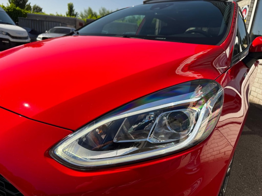 Ford Fiesta Ford Fiesta 1.0 Ecoboost ST-Line Panoramadak Carplay Winterpakket Led Navigatie