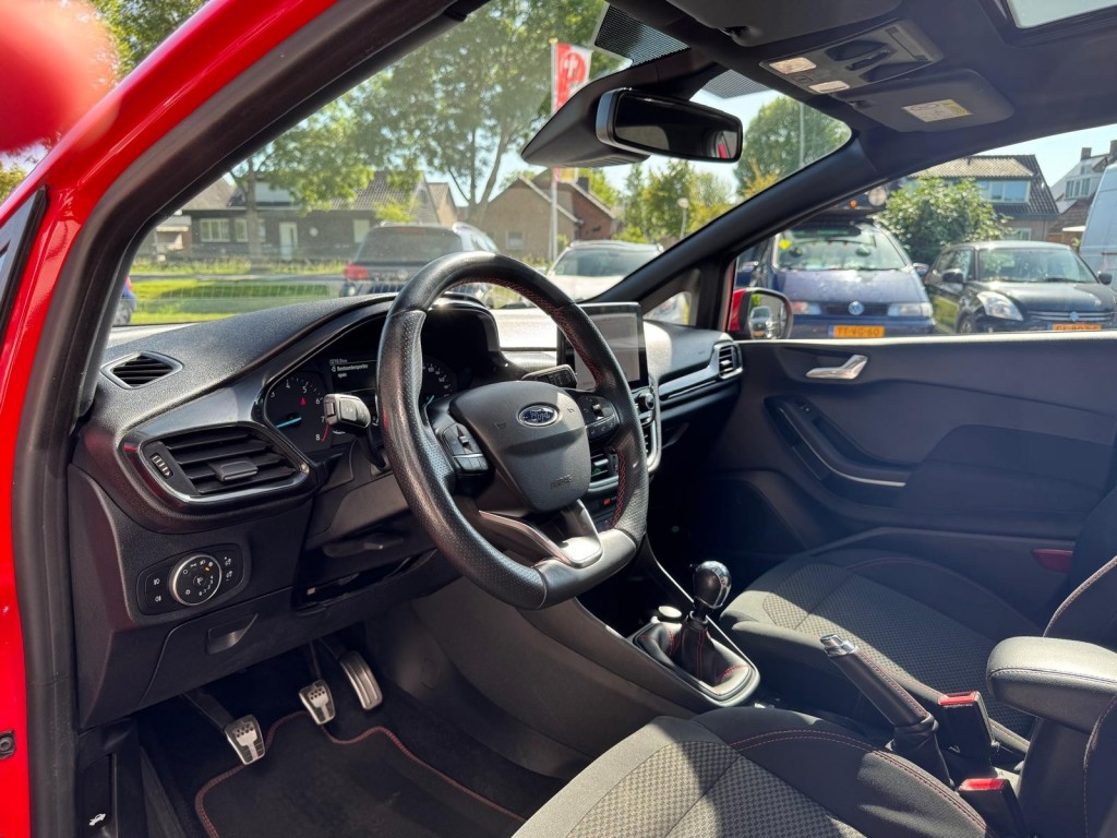 Ford Fiesta Ford Fiesta 1.0 Ecoboost ST-Line Panoramadak Carplay Winterpakket Led Navigatie
