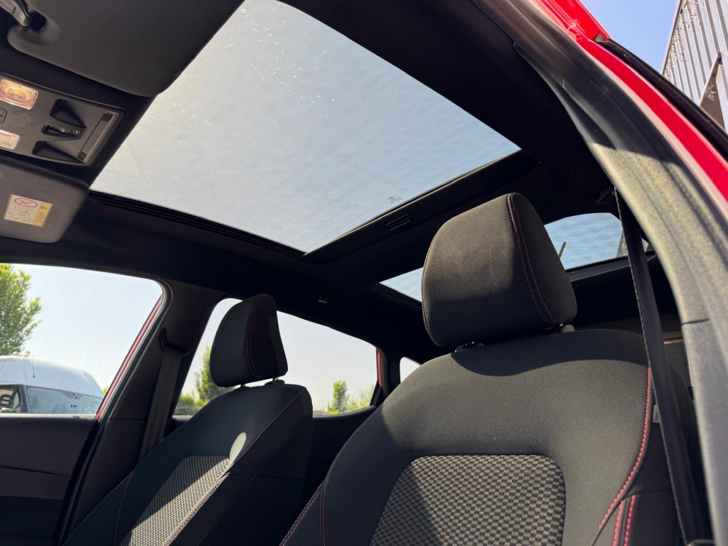 Ford Fiesta Ford Fiesta 1.0 Ecoboost ST-Line Panoramadak Carplay Winterpakket Led Navigatie