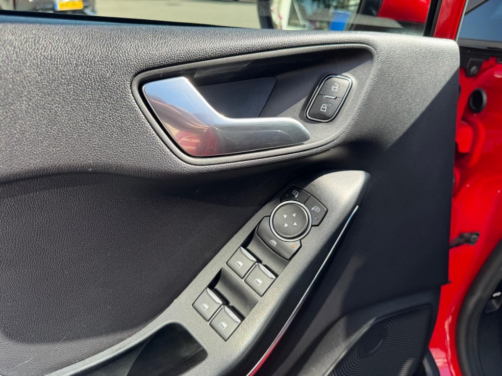 Ford Fiesta Ford Fiesta 1.0 Ecoboost ST-Line Panoramadak Carplay Winterpakket Led Navigatie