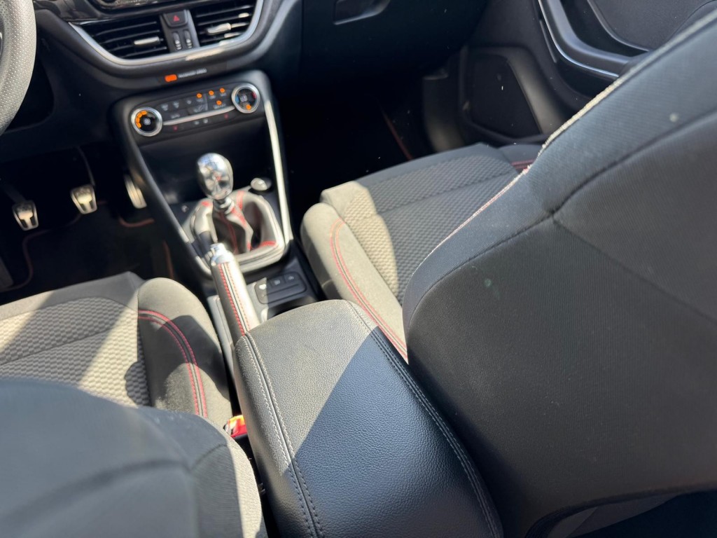Ford Fiesta Ford Fiesta 1.0 Ecoboost ST-Line Panoramadak Carplay Winterpakket Led Navigatie