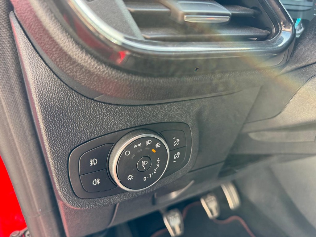 Ford Fiesta Ford Fiesta 1.0 Ecoboost ST-Line Panoramadak Carplay Winterpakket Led Navigatie