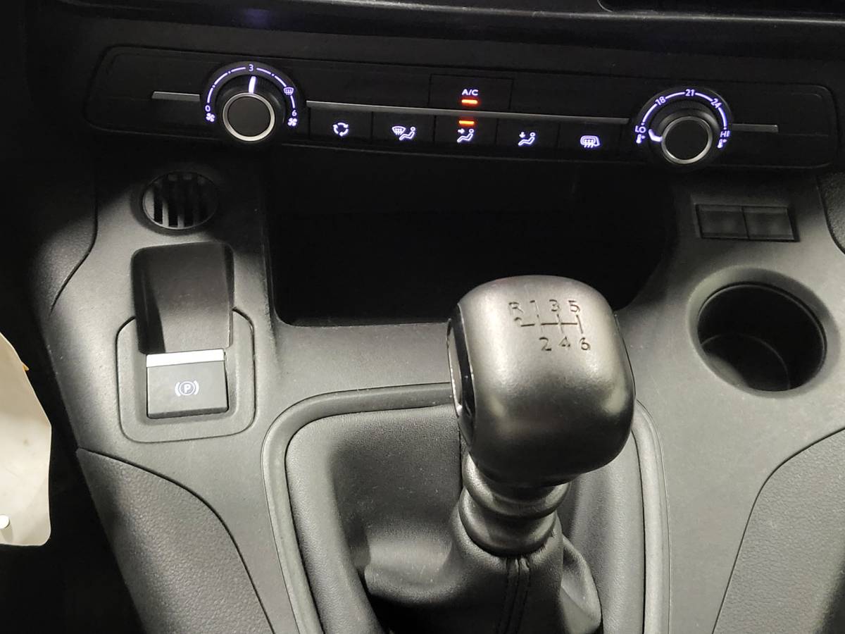 Peugeot Partner Peugeot Partner 1.2PureTech 111pk Benzine!