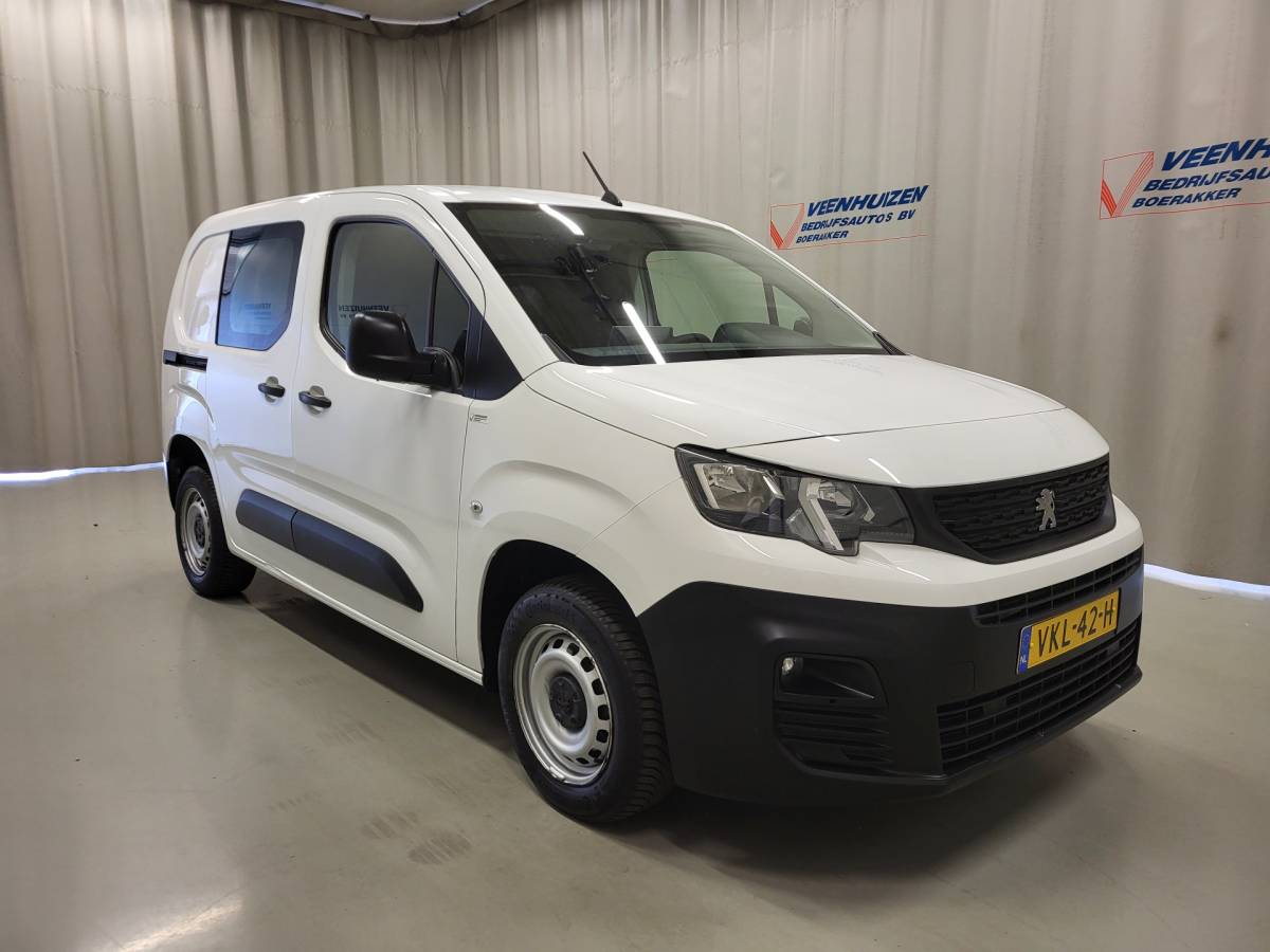 Peugeot Partner Peugeot Partner 1.2PureTech 111pk Benzine!