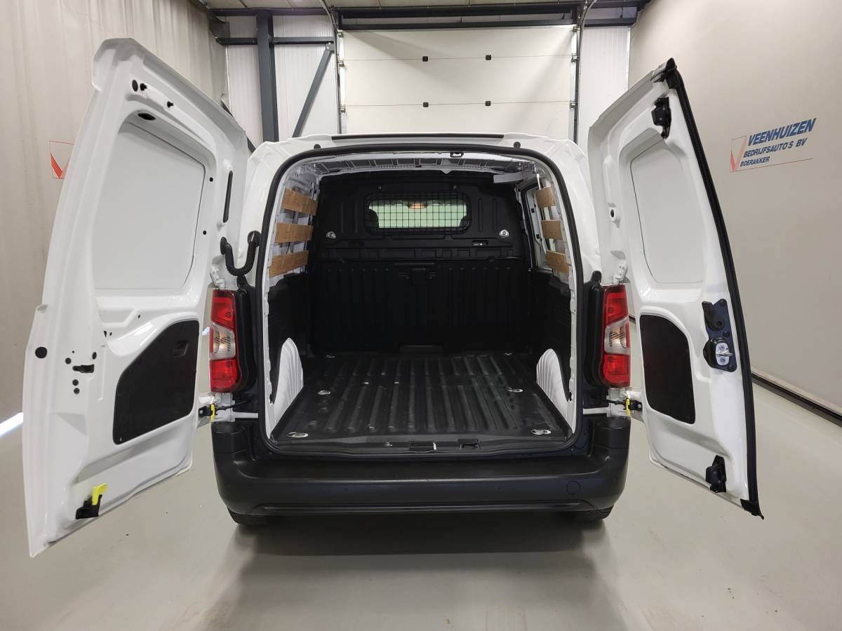 Peugeot Partner Peugeot Partner 1.2PureTech 111pk Benzine!