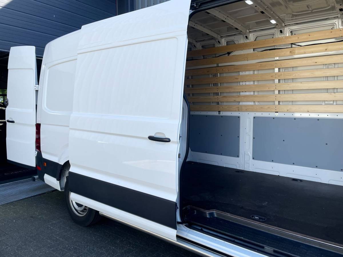 Volkswagen Crafter Volkswagen Crafter 35 2.0 TDI L4H3 NAVI AIRCO 140 PK AUTOMAAT CARPLAY
