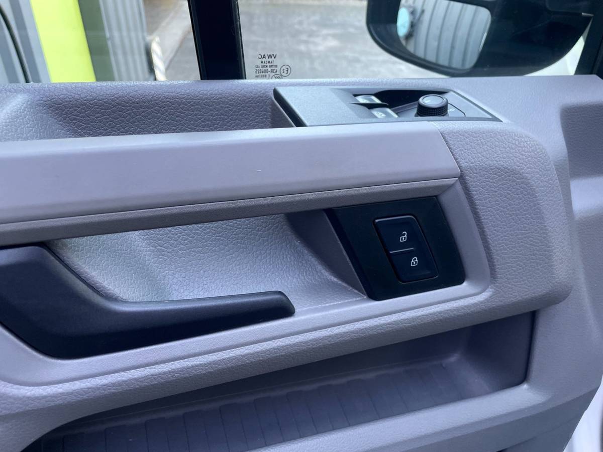 Volkswagen Crafter Volkswagen Crafter 35 2.0 TDI L4H3 NAVI AIRCO 140 PK AUTOMAAT CARPLAY